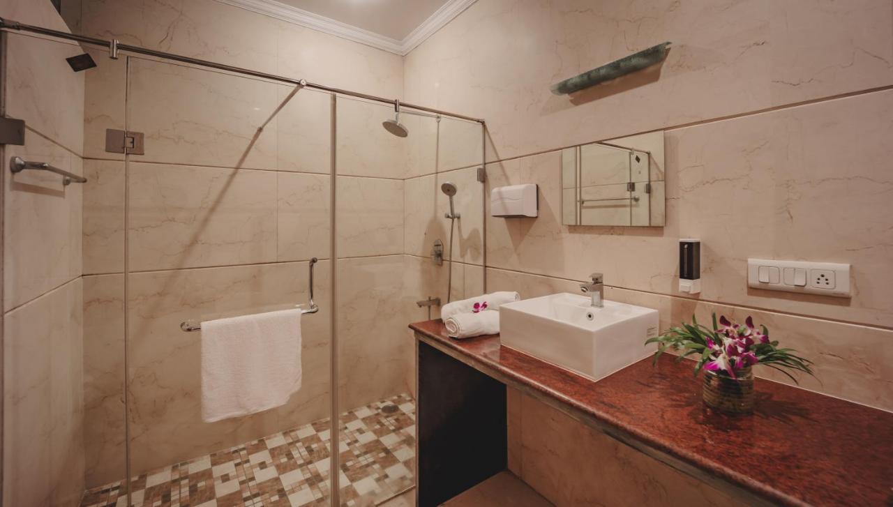 Ocean Suite Goa ドナ・ポーラ エクステリア 写真